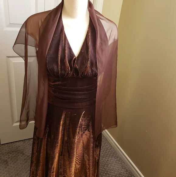 Gown - Picture 5 of 6